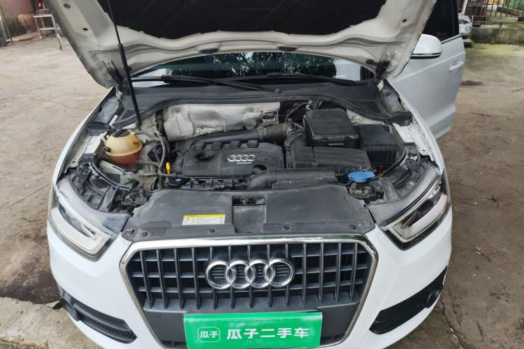 Used Audi Q3 2015 35 TFSI Comfort Model Engine Bay