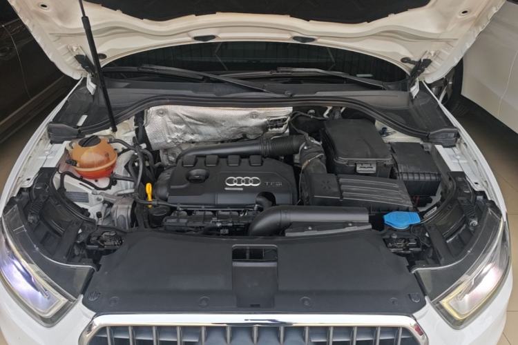 Used Audi Q3 2015 35 TFSI Comfort Model Engine Bay