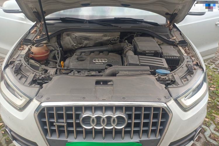 Used Audi Q3 2015 35 TFSI Comfort Model Engine Bay