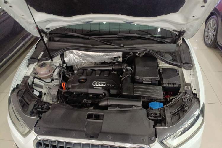 Used Audi Q3 2015 35 TFSI quattro Technology Edition Engine Bay