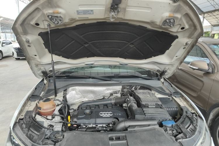Used Audi Q3 2015 35 TFSI Comfort Model Engine Bay