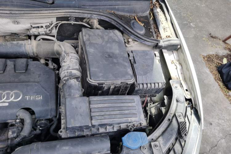Used Audi Q3 2015 35 TFSI Comfort Model Engine Bay Left