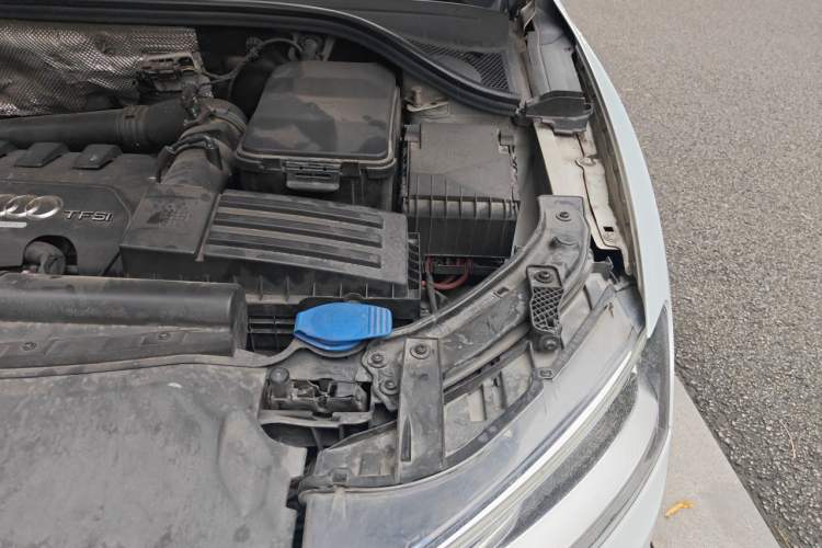 Used Audi Q3 2015 35 TFSI Comfort Model Engine Bay Left