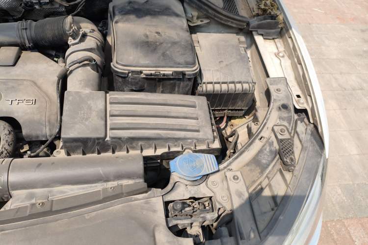 Used Audi Q3 2015 35 TFSI Comfort Model Engine Bay Left