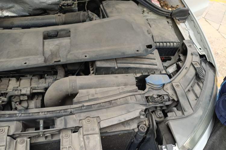 Used Audi Q3 2015 35 TFSI Comfort Model Engine Bay Left