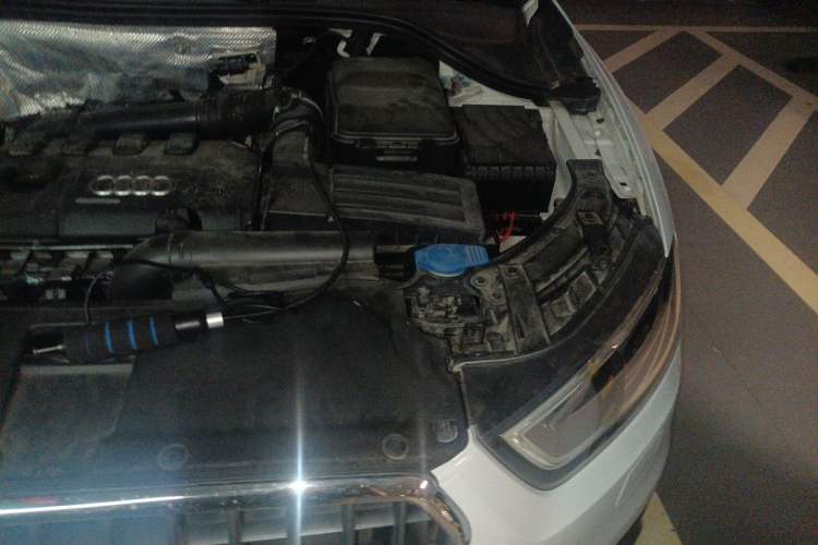 Used Audi Q3 2015 35 TFSI Comfort Model Engine Bay Left