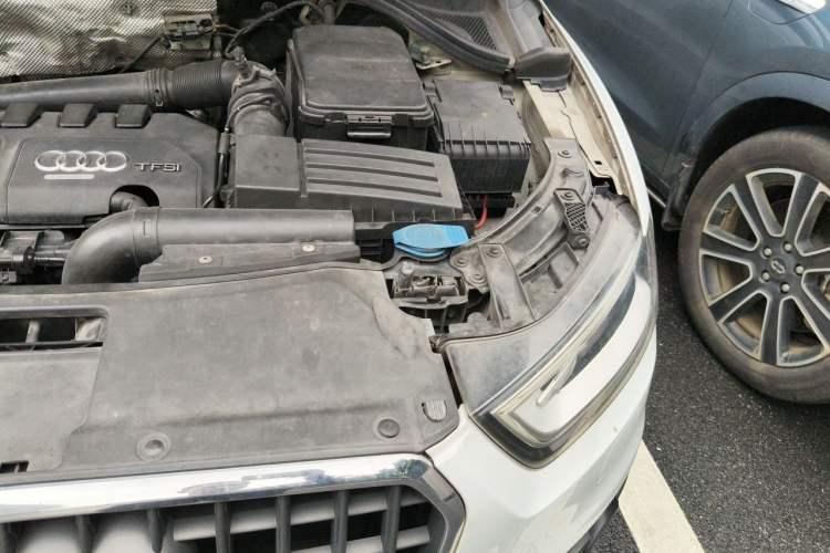 Used Audi Q3 2015 35 TFSI quattro Technology Edition Engine Bay Left
