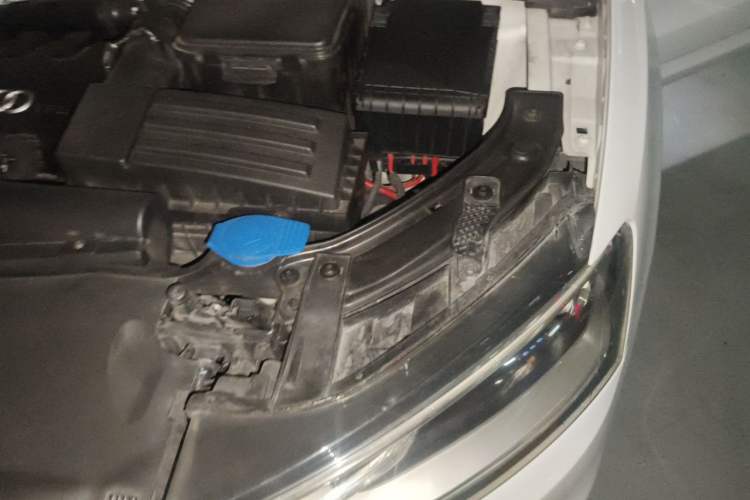 Used Audi Q3 2015 35 TFSI Comfort Model Engine Bay Left