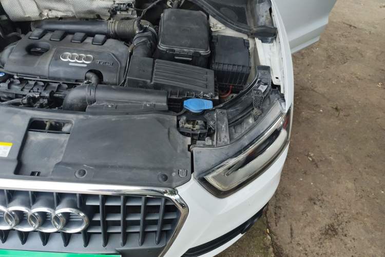 Used Audi Q3 2015 35 TFSI Comfort Model Engine Bay Left