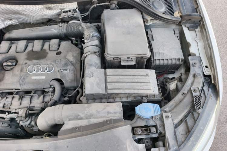 Used Audi Q3 2015 35 TFSI quattro Technology Edition Engine Bay Left