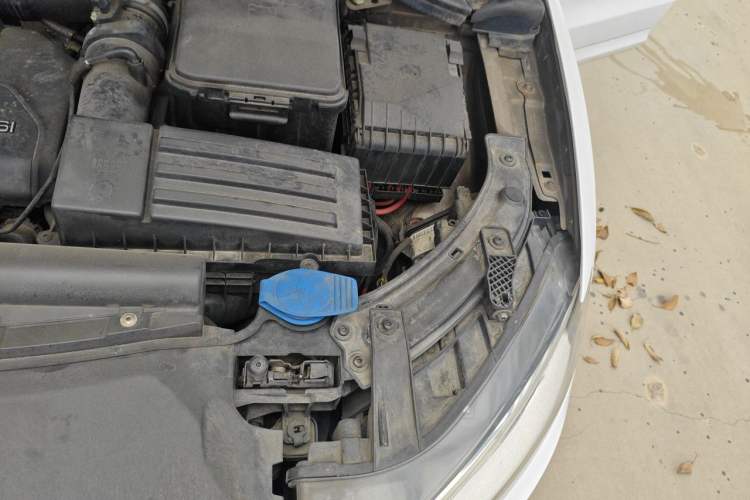 Used Audi Q3 2015 35 TFSI Comfort Model Engine Bay Left