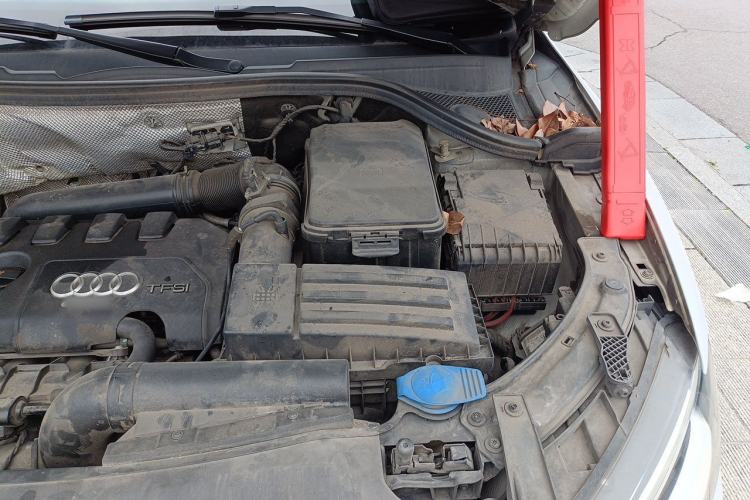 Used Audi Q3 2015 35 TFSI Comfort Model Engine Bay Left
