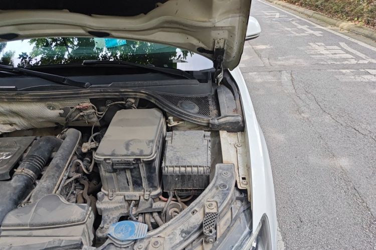 Used Audi Q3 2015 30 TFSI Comfort Model Engine Bay Left