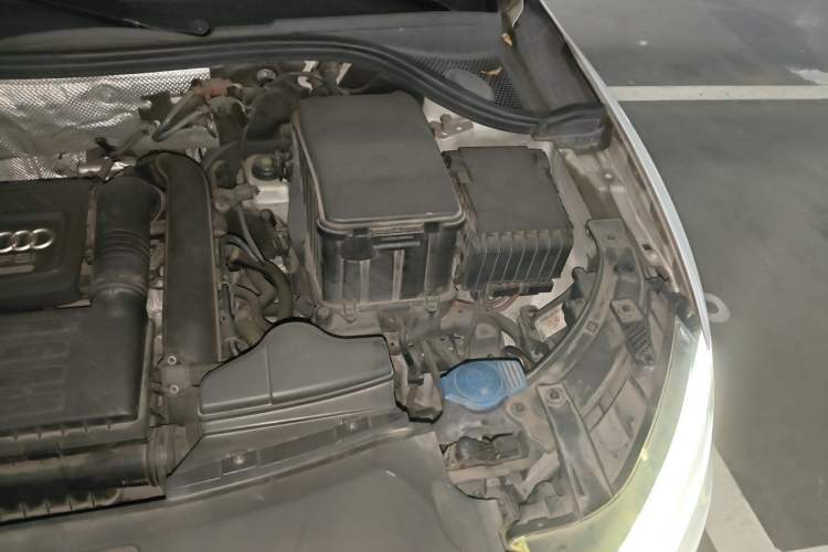 Used Audi Q3 2015 30 TFSI Comfort Model Engine Bay Left