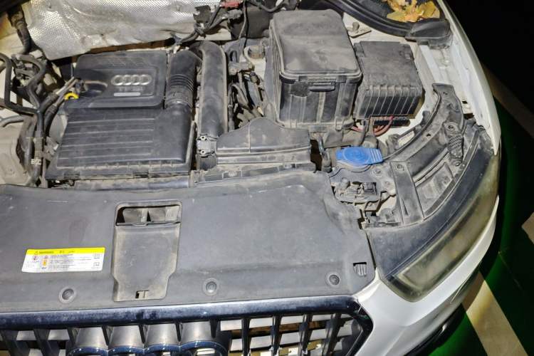 Used Audi Q3 2015 30 TFSI Comfort Model Engine Bay Left