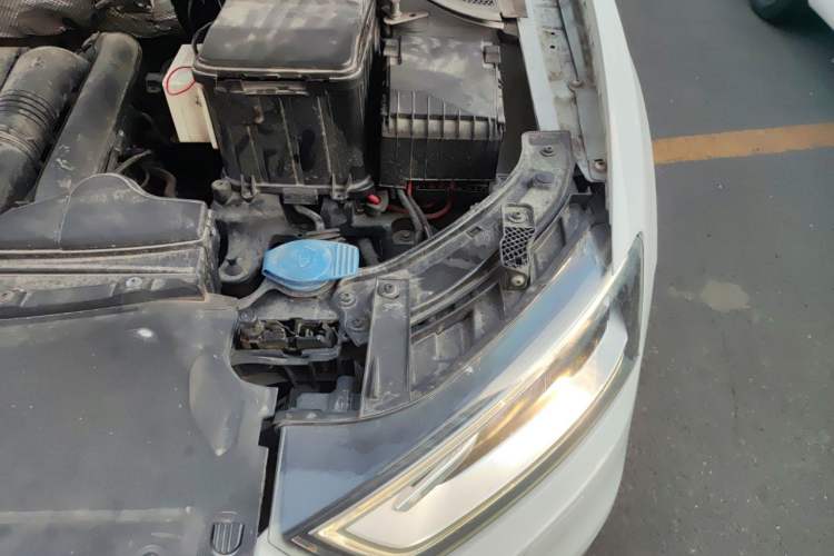 Used Audi Q3 2015 30 TFSI Comfort Model Engine Bay Left