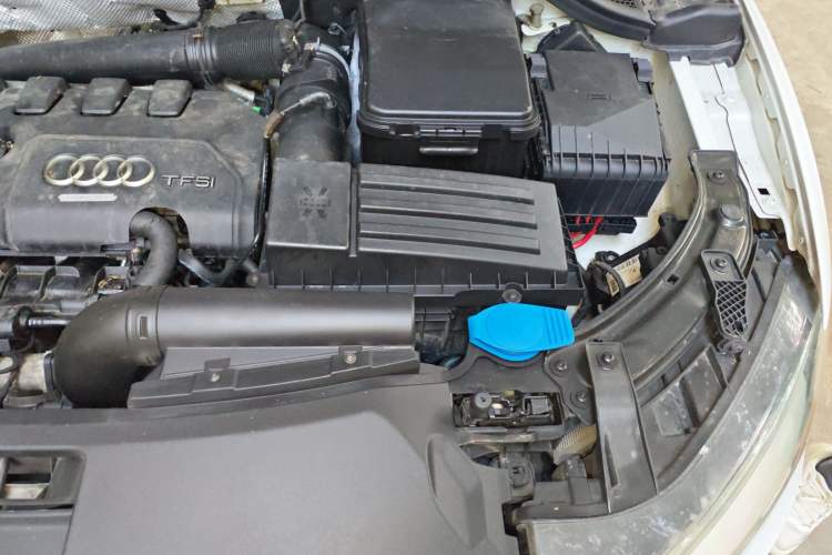 Used Audi Q3 2015 35 TFSI Comfort Model Engine Bay Left