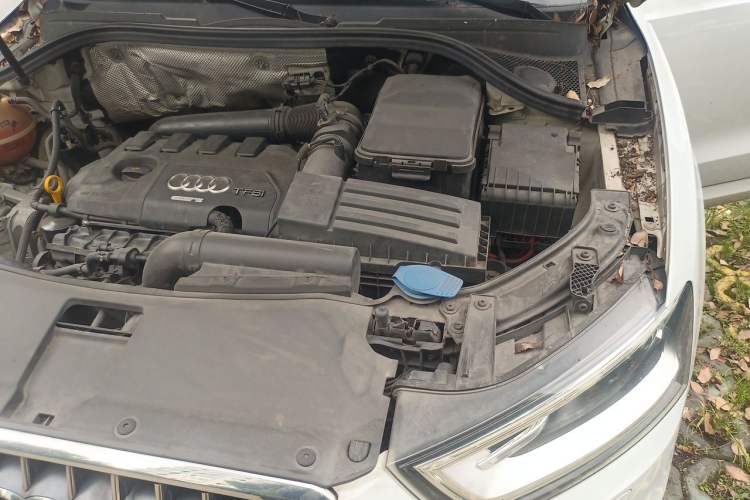 Used Audi Q3 2015 35 TFSI Comfort Model Engine Bay Left