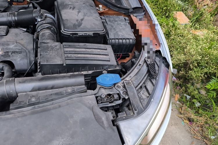 Used Audi Q3 2015 35 TFSI quattro Comfort model Engine Bay Left