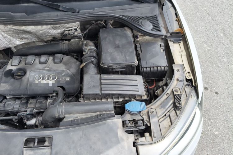 Used Audi Q3 2015 35 TFSI Comfort Model Engine Bay Left