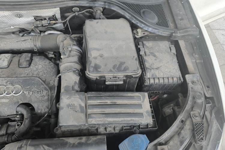 Used Audi Q3 2015 35 TFSI Comfort Model Engine Bay Left