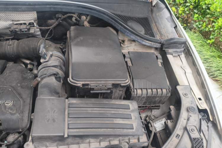 Used Audi Q3 2015 35 TFSI Comfort Model Engine Bay Left