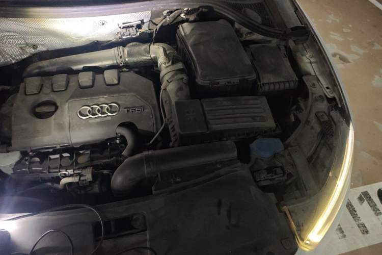 Used Audi Q3 2015 35 TFSI quattro Technology Edition Engine Bay Left