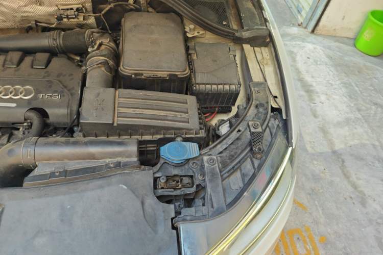 Used Audi Q3 2015 35 TFSI Comfort Model Engine Bay Left