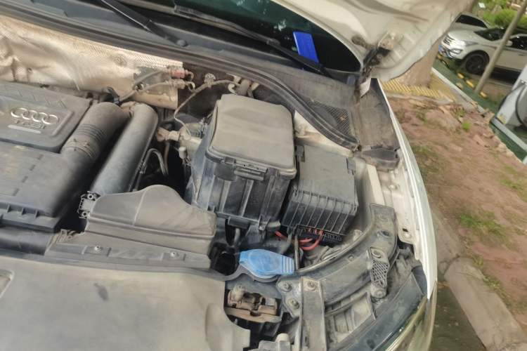 Used Audi Q3 2015 30 TFSI Comfort Model Engine Bay Left
