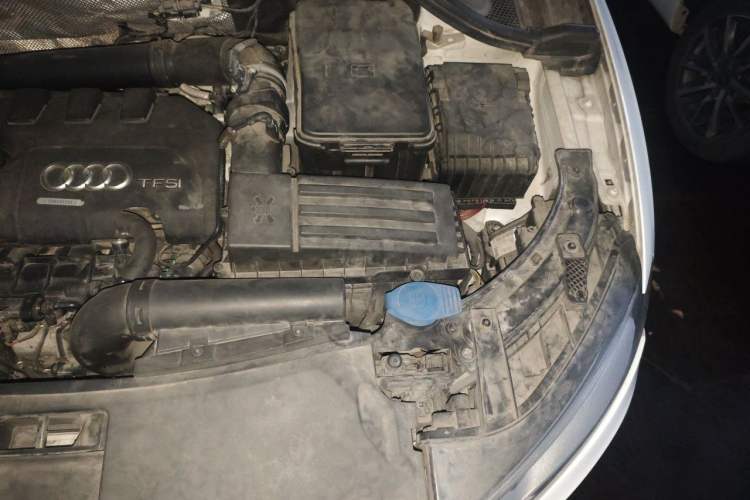 Used Audi Q3 2015 35 TFSI Comfort Model Engine Bay Left