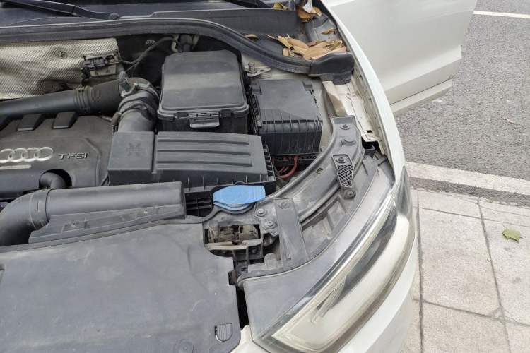 Used Audi Q3 2015 35 TFSI Comfort Model Engine Bay Left