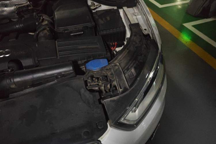 Used Audi Q3 2015 35 TFSI Comfort Model Engine Bay Left