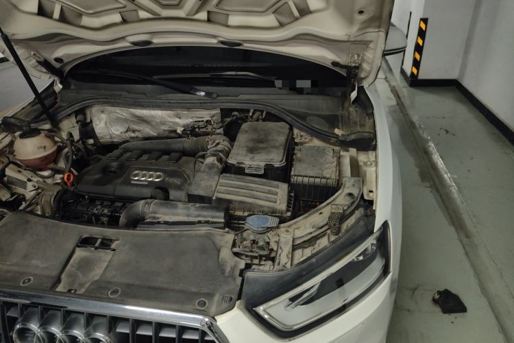 Used Audi Q3 2015 35 TFSI Comfort Model Engine Bay Left