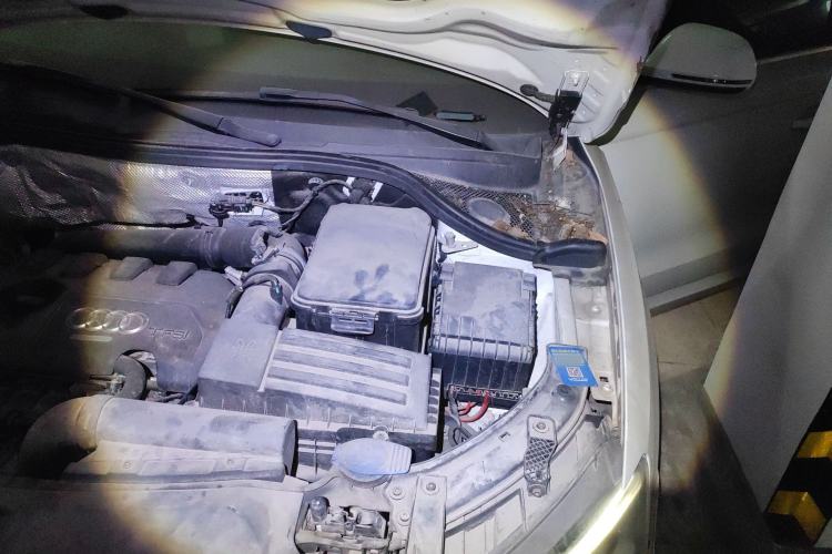 Used Audi Q3 2015 35 TFSI Comfort Model Engine Bay Left