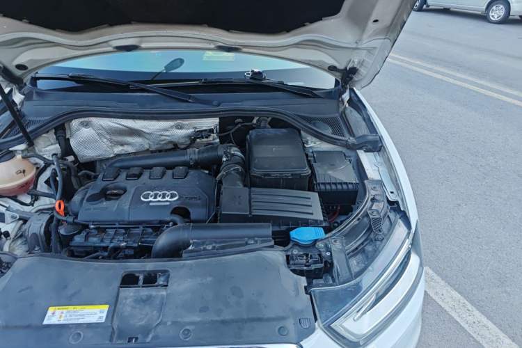 Used Audi Q3 2015 35 TFSI Comfort Model Engine Bay Left