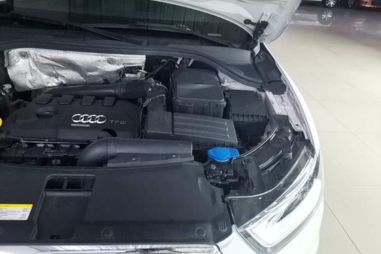 Used Audi Q3 2015 35 TFSI Comfort Model Engine Bay Left