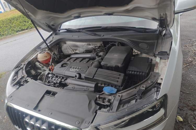 Used Audi Q3 2015 35 TFSI Comfort Model Engine Bay Left
