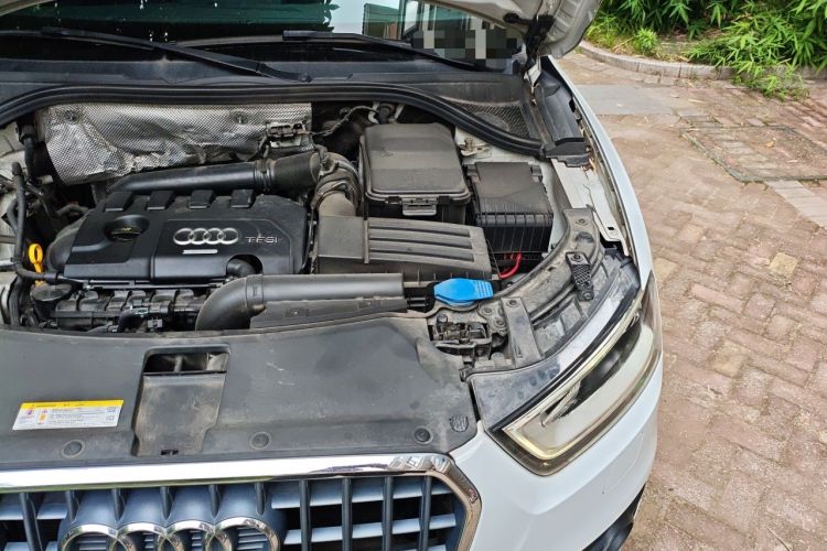 Used Audi Q3 2015 35 TFSI Comfort Model Engine Bay Left