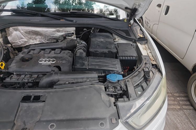 Used Audi Q3 2015 35 TFSI quattro Technology Edition Engine Bay Left