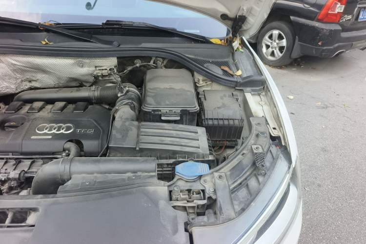 Used Audi Q3 2015 35 TFSI Comfort Model Engine Bay Left