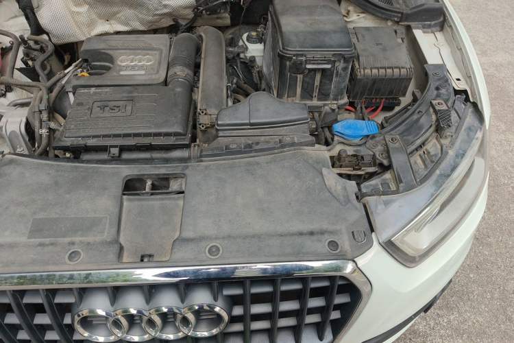 Used Audi Q3 2015 30 TFSI Comfort Model Engine Bay Left