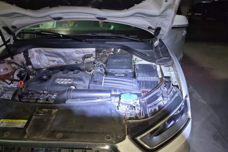 Used Audi Q3 2015 35 TFSI Comfort Model Engine Bay Left