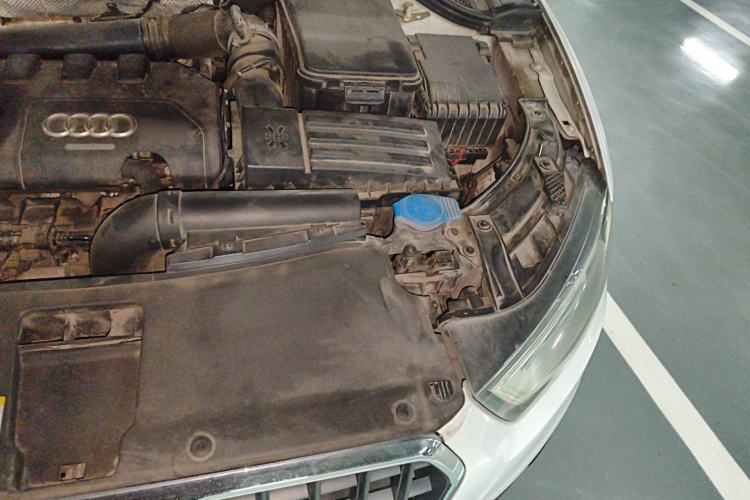 Used Audi Q3 2015 35 TFSI Comfort Model Engine Bay Left