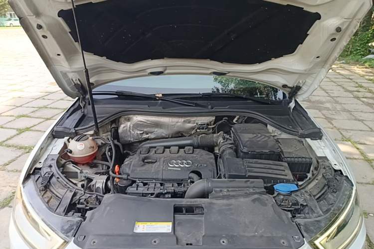 Used Audi Q3 2015 35 TFSI Comfort Model Engine Bay