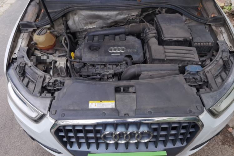 Used Audi Q3 2015 35 TFSI Comfort Model Engine Bay