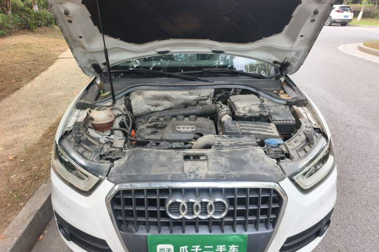 Used Audi Q3 2015 35 TFSI Comfort Model Engine Bay