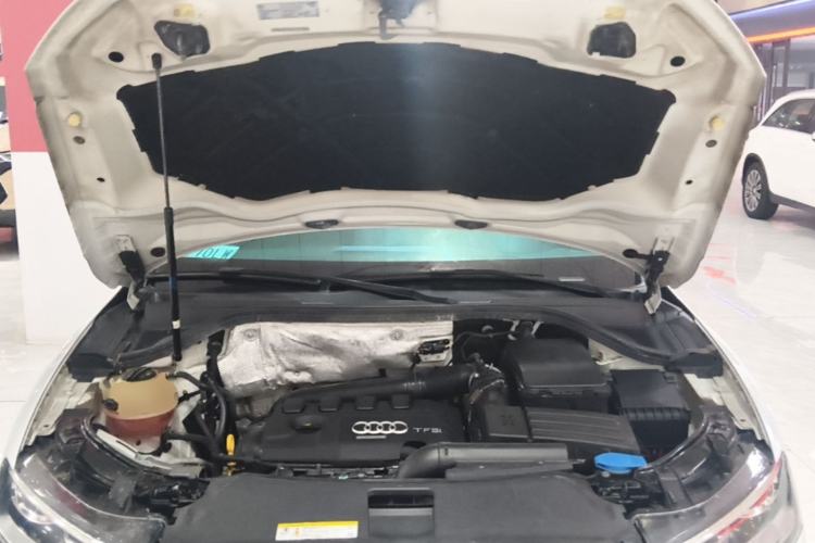 Used Audi Q3 2015 35 TFSI quattro Luxury Edition Engine Bay