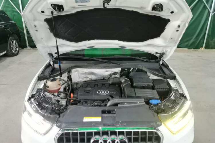 Used Audi Q3 2015 35 TFSI quattro Technology Edition Engine Bay