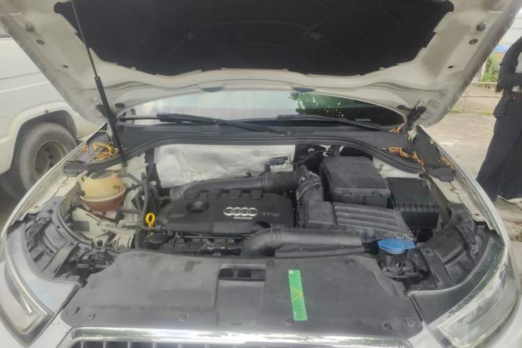 Used Audi Q3 2015 35 TFSI Comfort Model Engine Bay