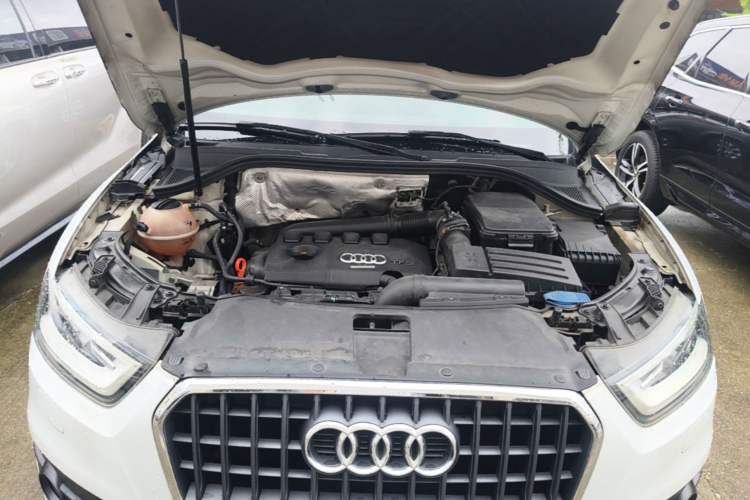 Used Audi Q3 2015 35 TFSI quattro Luxury Edition Engine Bay